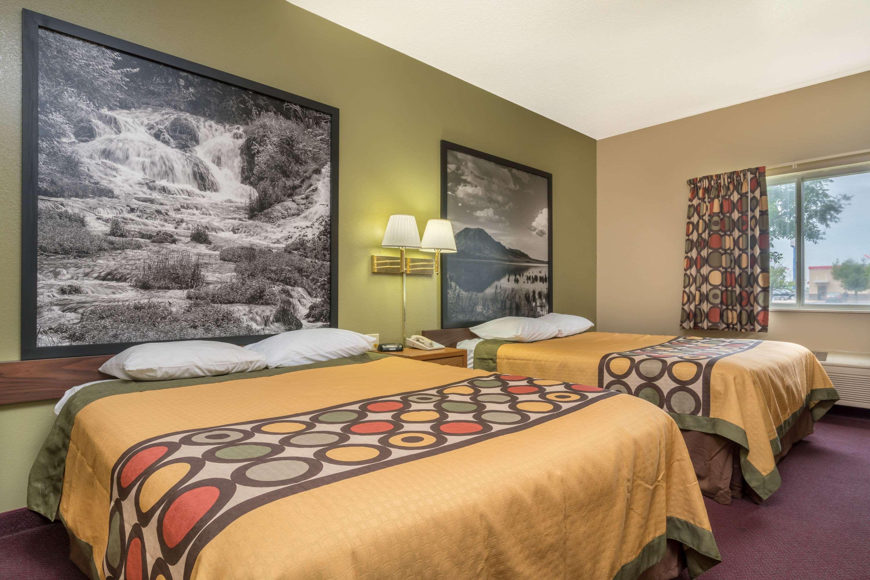 Super 8 By Wyndham Beresford Otel Dış mekan fotoğraf