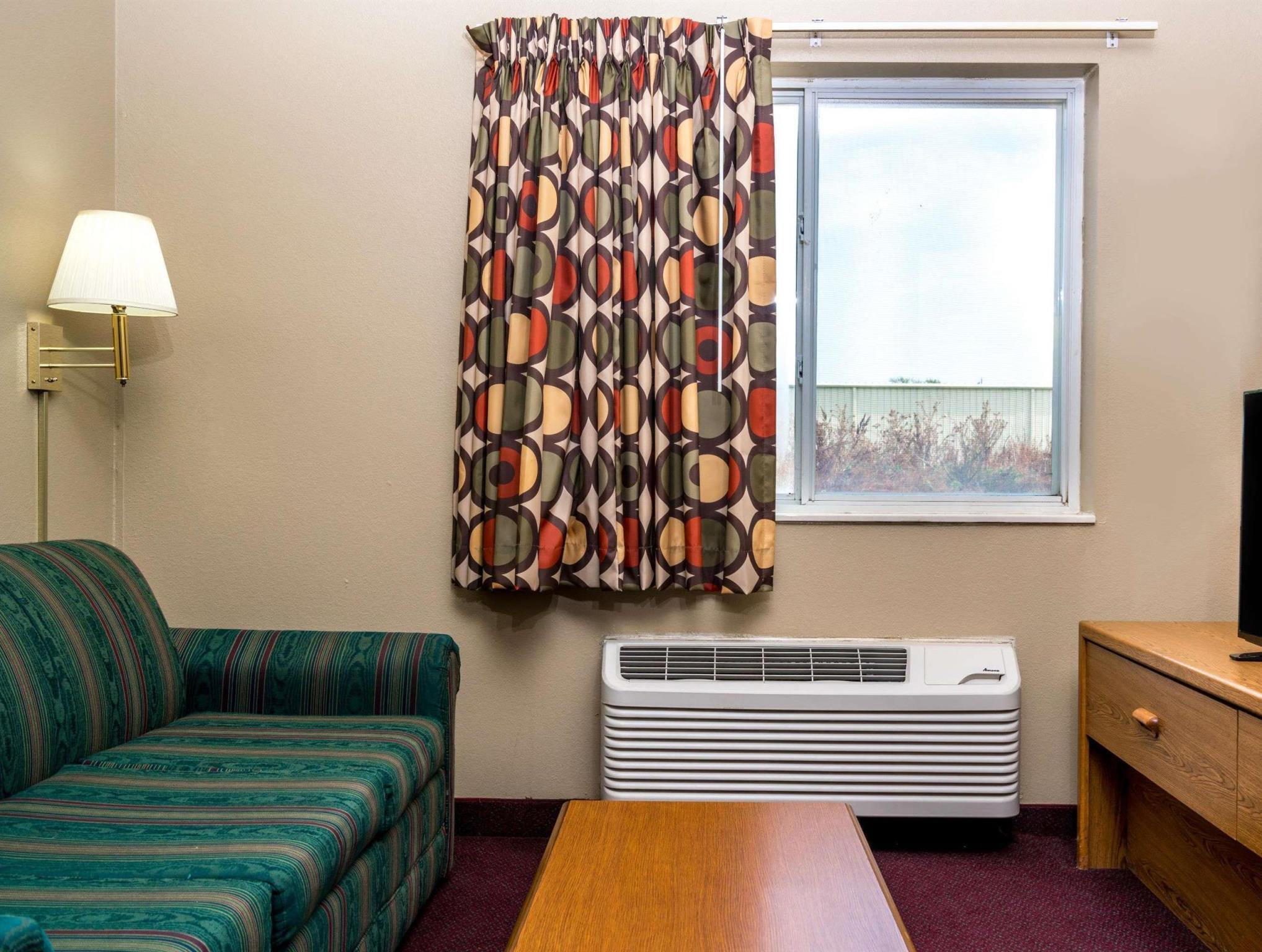 Super 8 By Wyndham Beresford Otel Dış mekan fotoğraf