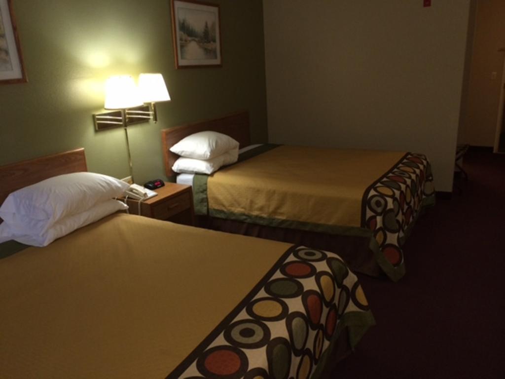 Super 8 By Wyndham Beresford Otel Oda fotoğraf