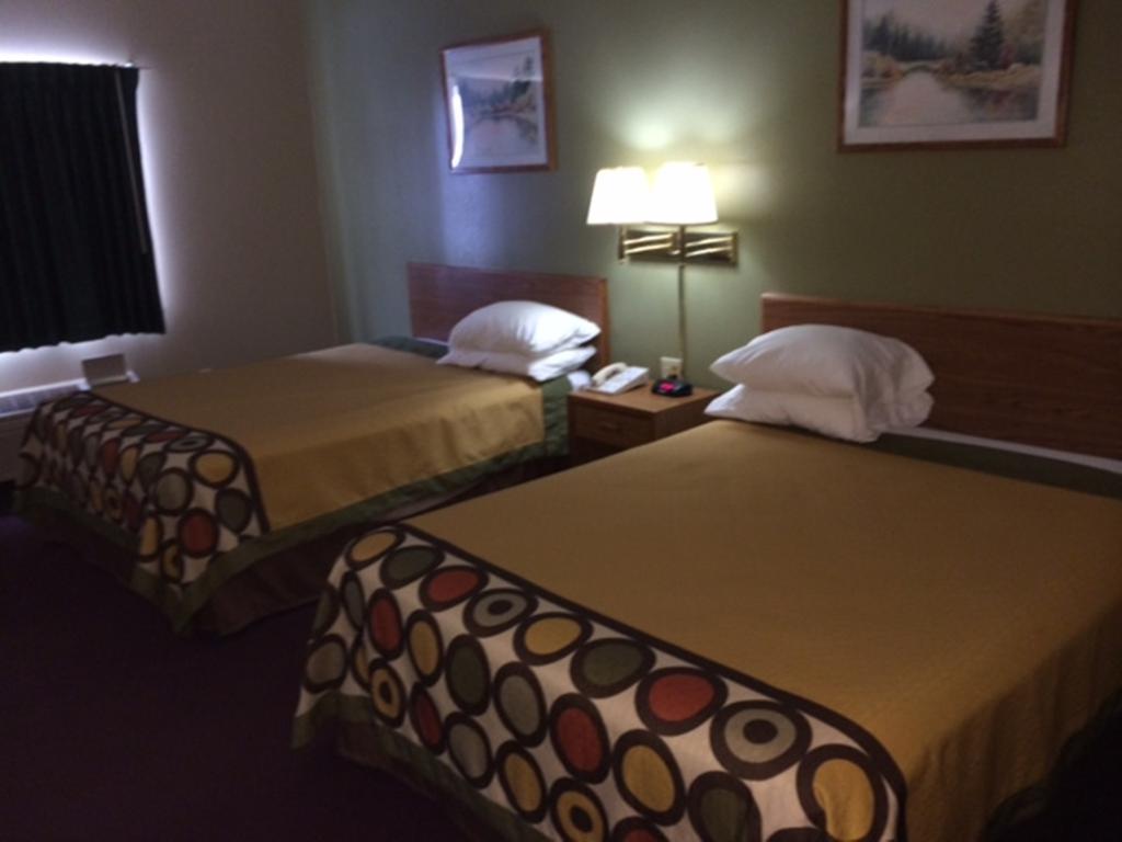 Super 8 By Wyndham Beresford Otel Oda fotoğraf