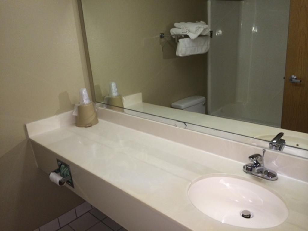 Super 8 By Wyndham Beresford Otel Oda fotoğraf